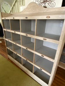 Hutch Bookcase VanThiel
